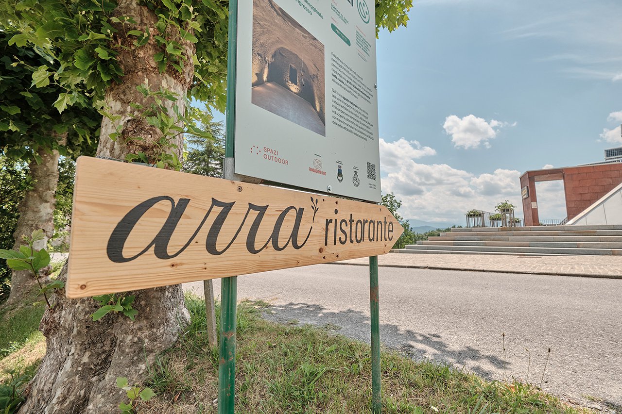 Preparazione alla brace nella cucina di Arrà